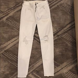 Light washed distressed jeans